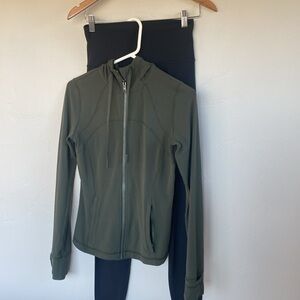 Bundle of two lululemon Wunder under and Hooded Define Jacket Nulu size 6